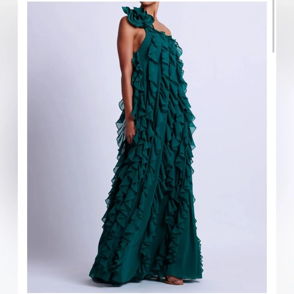 Last time ✨ PatBo Rosette one Shoulder Ruffle Gown - Picture 1 of 8